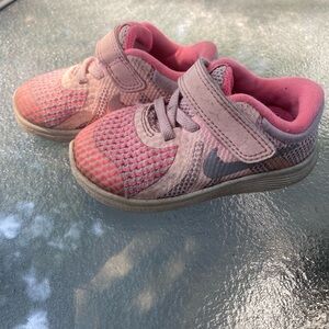 Girls size 6C Nike tennis shoes